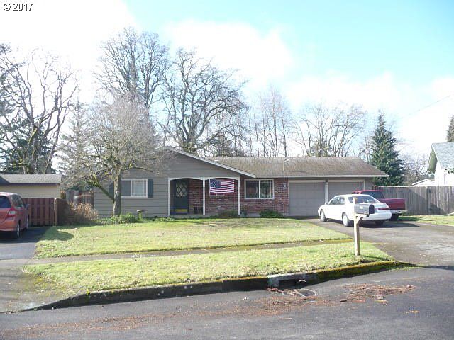 1st image of 327 NW Overlook Dr