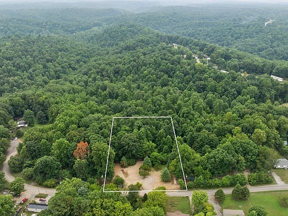 3rd image of 1018 Dogwood Dr