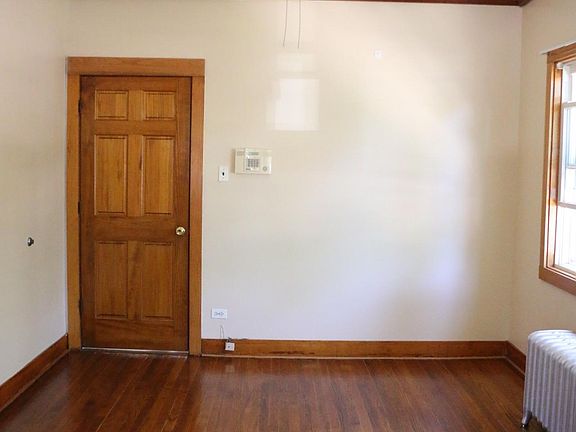 3rd image of 2556 N New England Ave #1