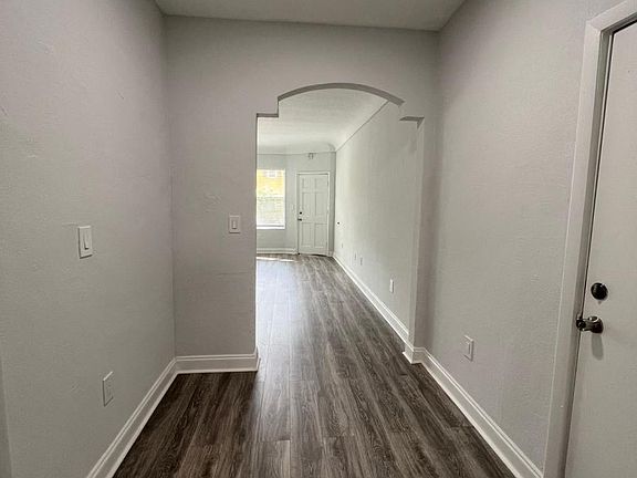 4th image of 501 NE 76th St Unit 4-7610-4