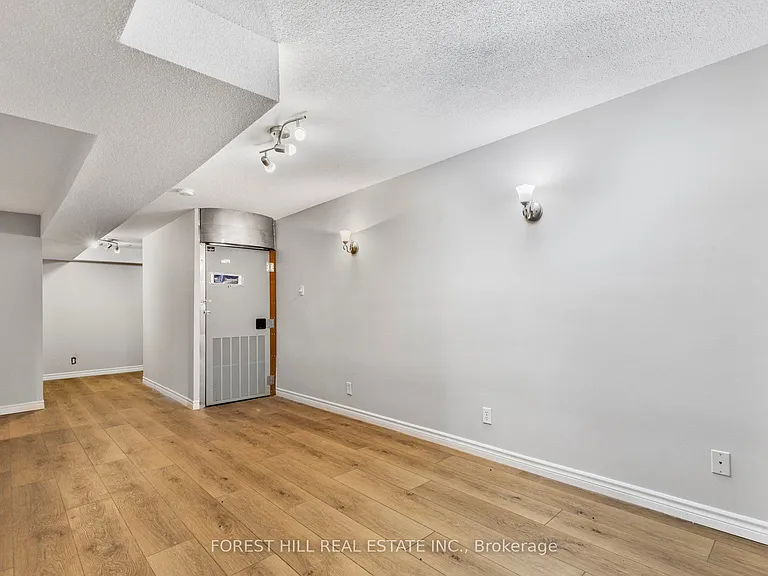 57 Michael Cres — Photo 19