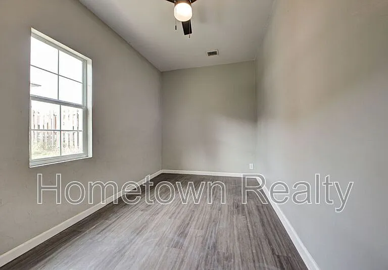 1801 E Madison St — Photo 24