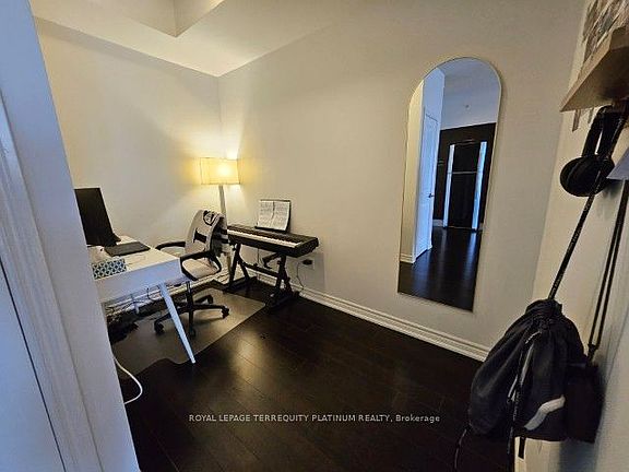5th image of 386 Yonge St #4205