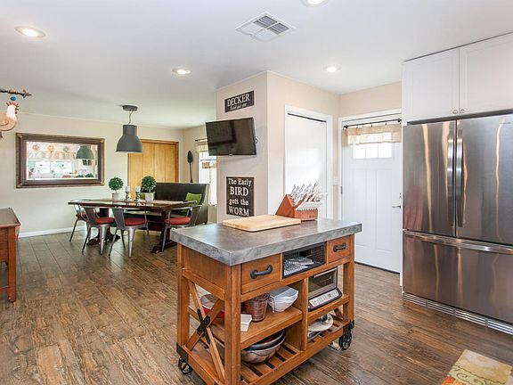 5th image of 3235 W Morten Ave