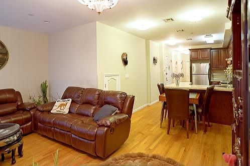 2nd image of 1544 E 13th St APT 2B