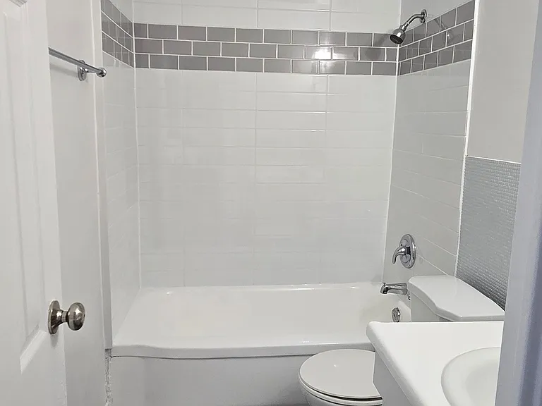 1651 Victoria Park Ave #204 — Photo 31
