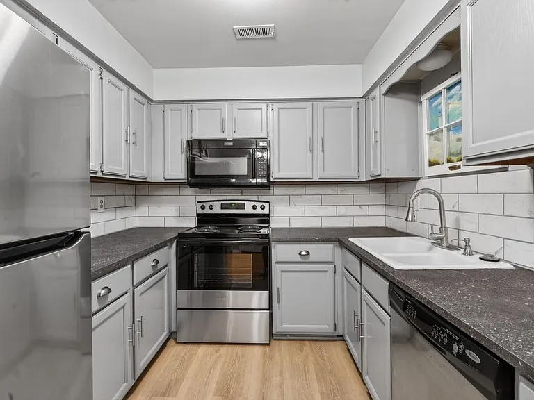 10228 Nancys Blvd — Photo 3