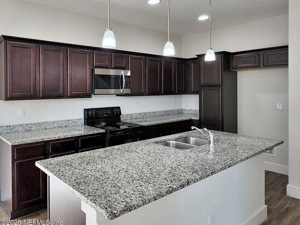 1st image of 834 4th Ave S #834