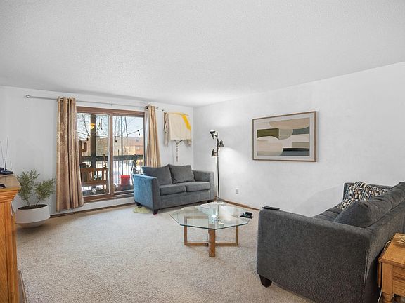 4th image of 1000 41st Ave NE APT 204