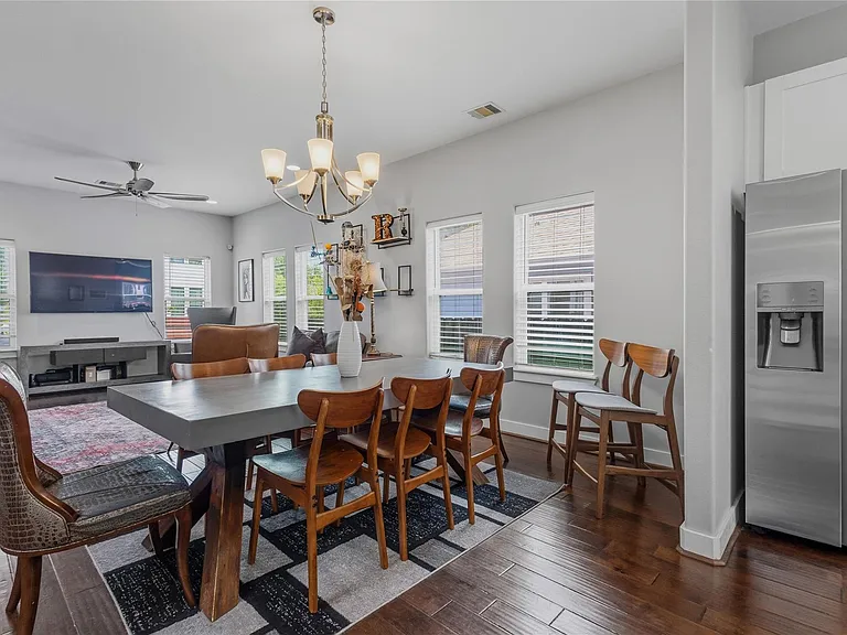 704 Vincent St — Photo 21