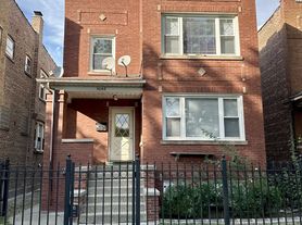 5048 W Wrightwood Ave