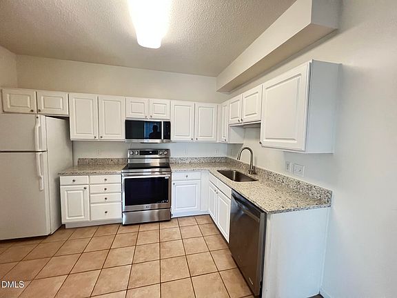 2nd image of 2501 Huntscroft Ln