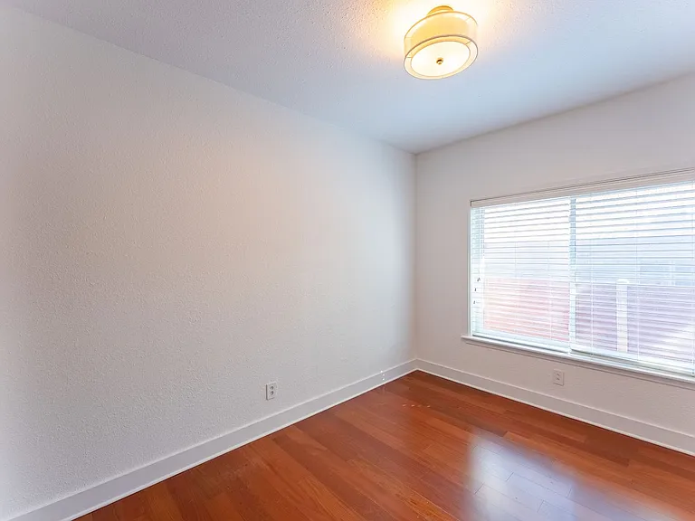 1209 E 3rd St — Photo 19