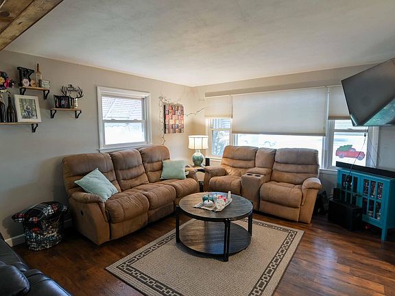 2nd image of 3411 S Beaumont Ave