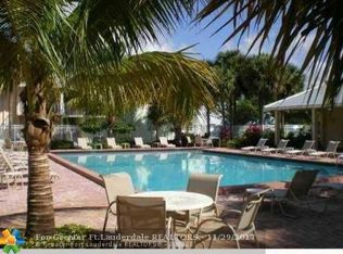 437 Executive Center Dr APT 107, West Palm Beach, FL 33401