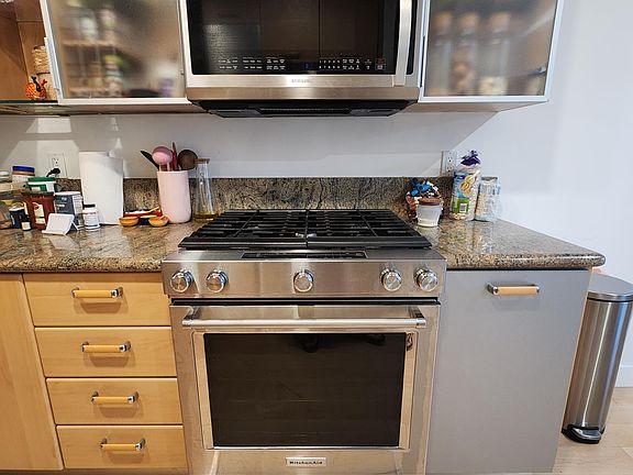 cooks professional stove
microwave with oven