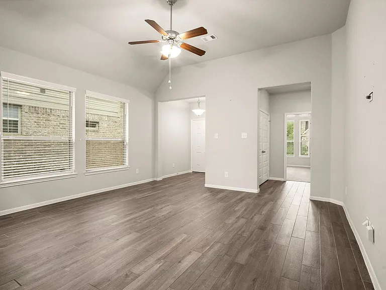 6322 Lemon Balm Ln — Photo 9