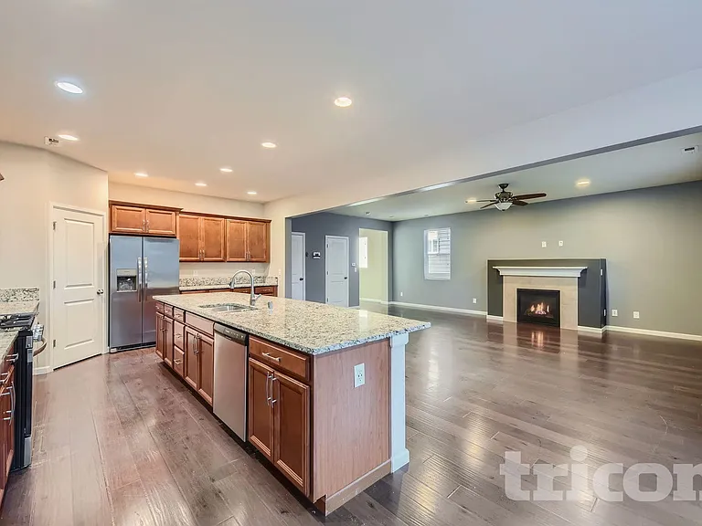 3322 Nova St NE — Photo 6
