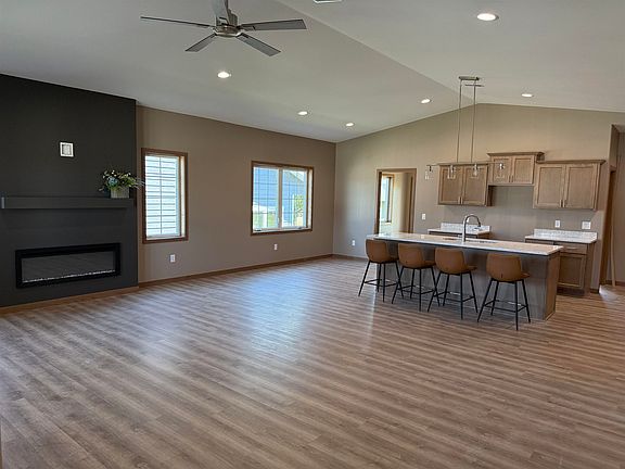 3rd image of 3305 Stonebrook Ln