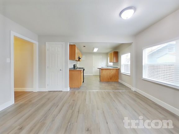 2nd image of 904 Bidwell St