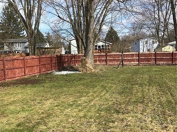2nd image of 102 Rosewood Dr
