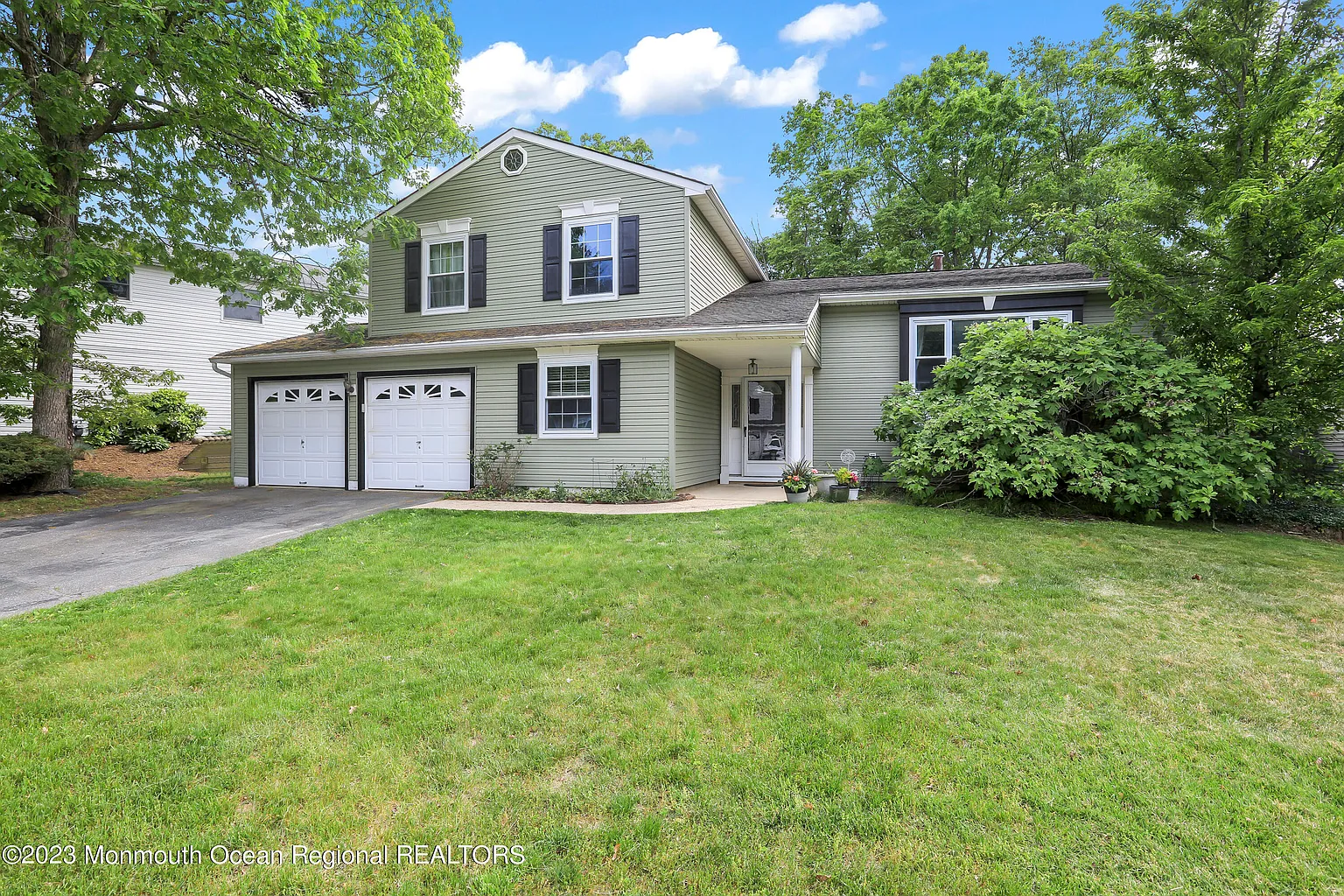 8 Timberline Drive photo 1