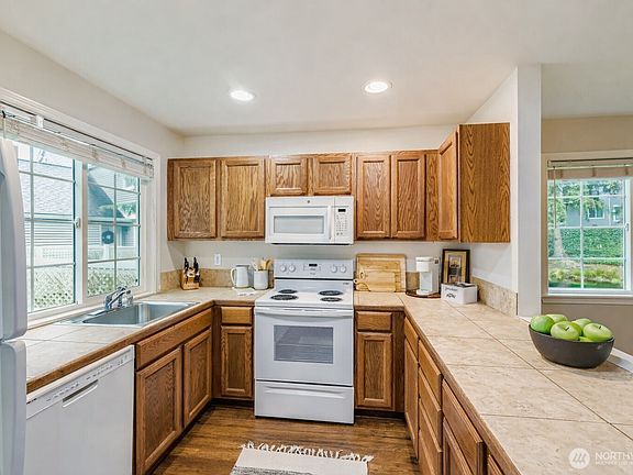 3rd image of 11626 Admiralty Way #A