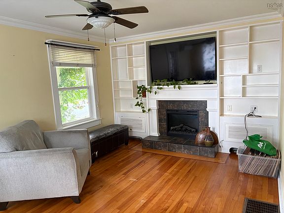 4th image of 50 Rose Ave