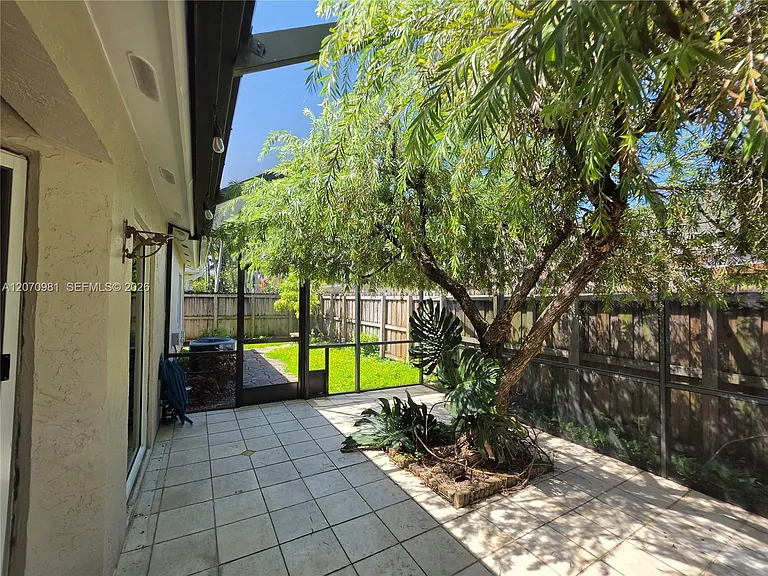 10076 NW 51st Ter — Photo 30