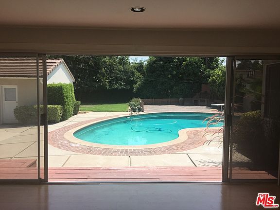 4th image of 1006 Portola Dr