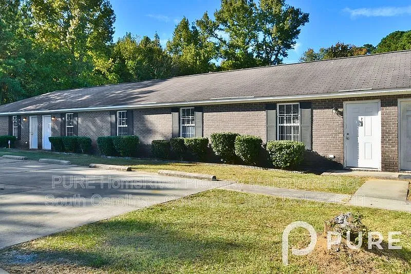 2 bed, 1.0 bath, 877 sqft, $915 — Photo 4