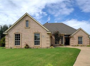 102 Hummingbird Ln, Justin, TX 76247