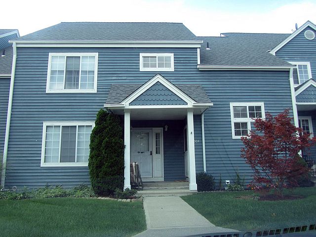 1st image of 304 Sheffield Ct #304