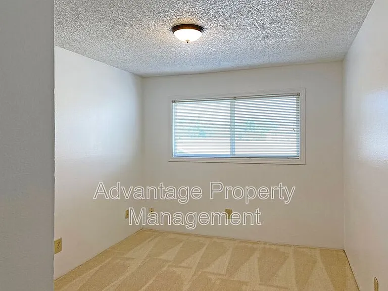 975 NW Garfield Ave #6 — Photo 14