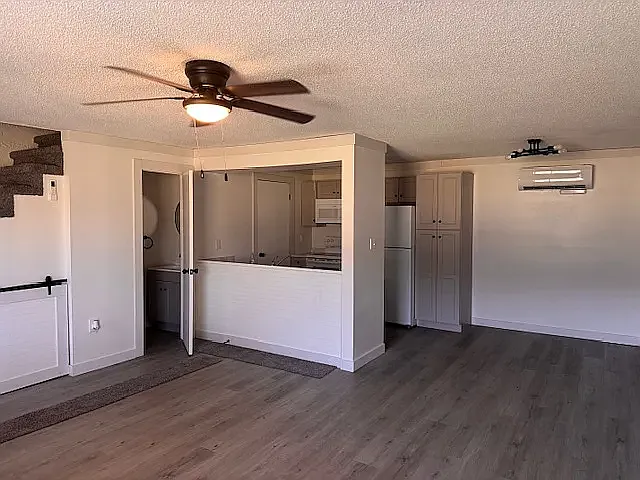 Livingroom, Half Bath, Kitchen, Laundry back left door