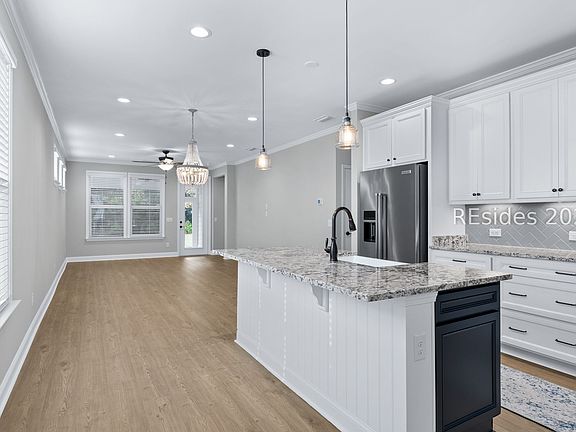 5th image of 686 Destiny Dr