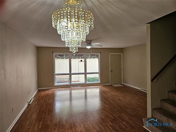 3rd image of 2721 Westcastle Dr Unit A