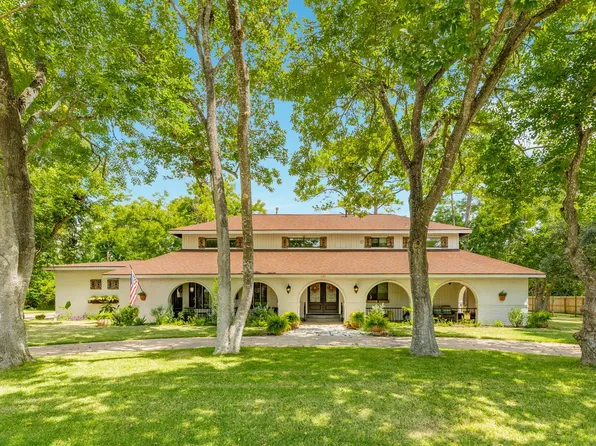 121 Stucker Ln, West Columbia, TX 77486