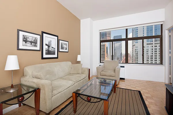 Rented by Space Marketing Shop | media 37