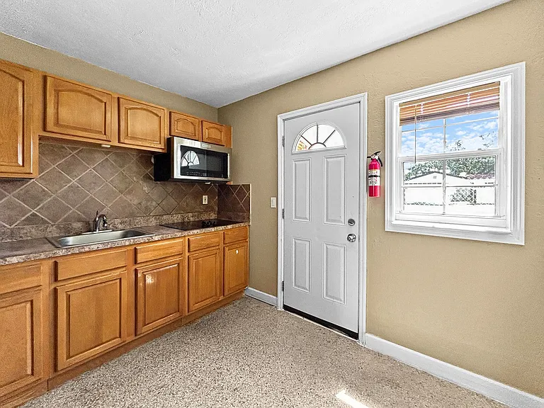 2613 E Clark St — Photo 11