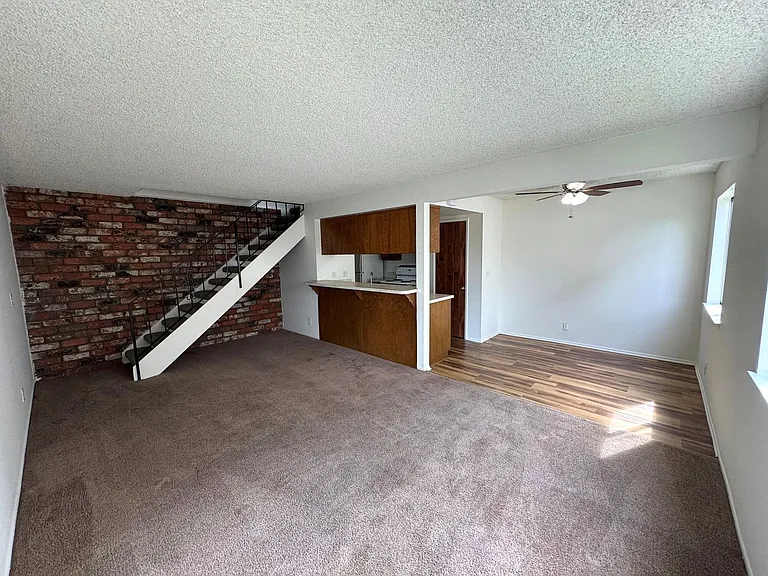 1212 Chalmette Ave — Photo 3
