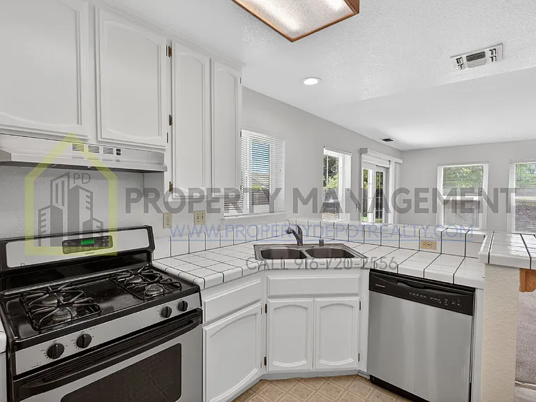 9013 Figtree Ct — Photo 16