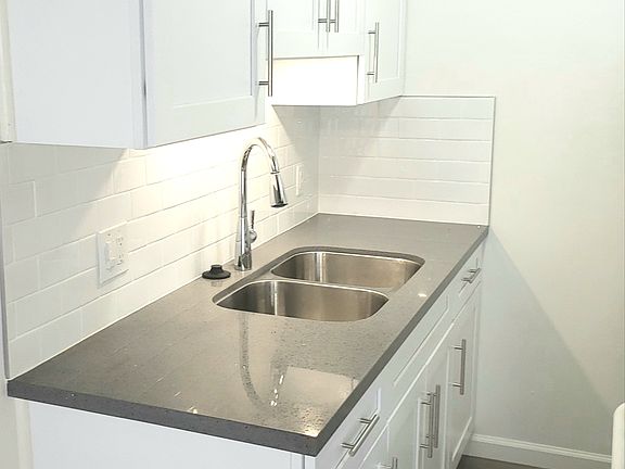 5th image of 1909 N Beachwood Dr APT 17
