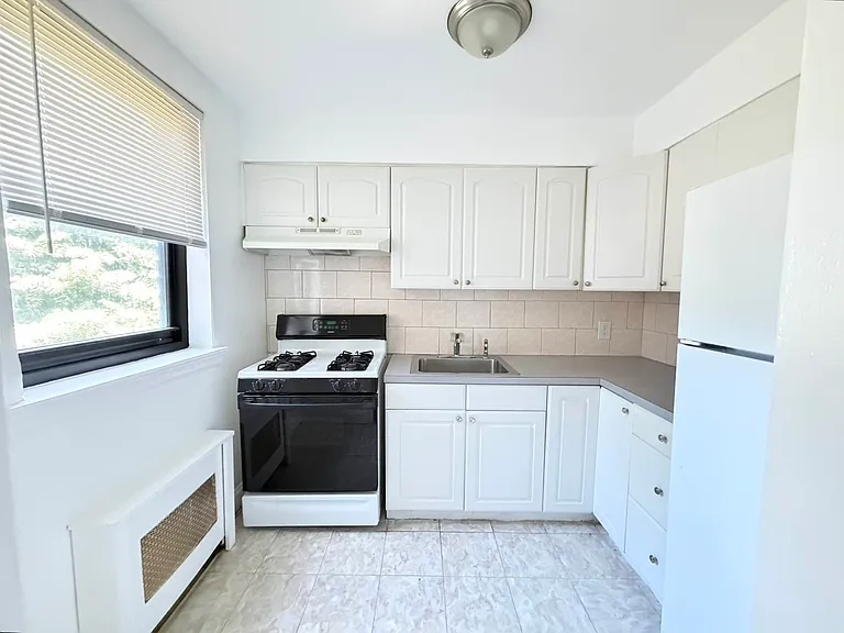 22-09 78th St #3B — Photo 5