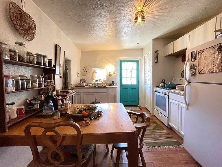 7 Las Animas Rd #B — Photo 6