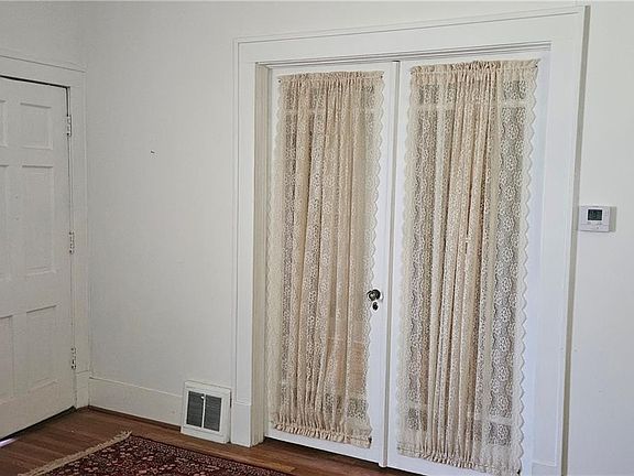 2nd image of 503 W Jefferson St