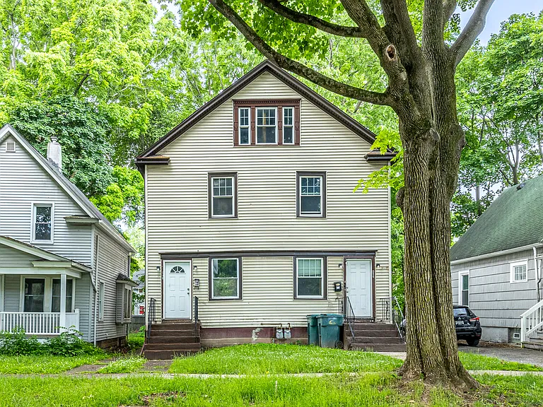 437 Cottage St — Photo 27