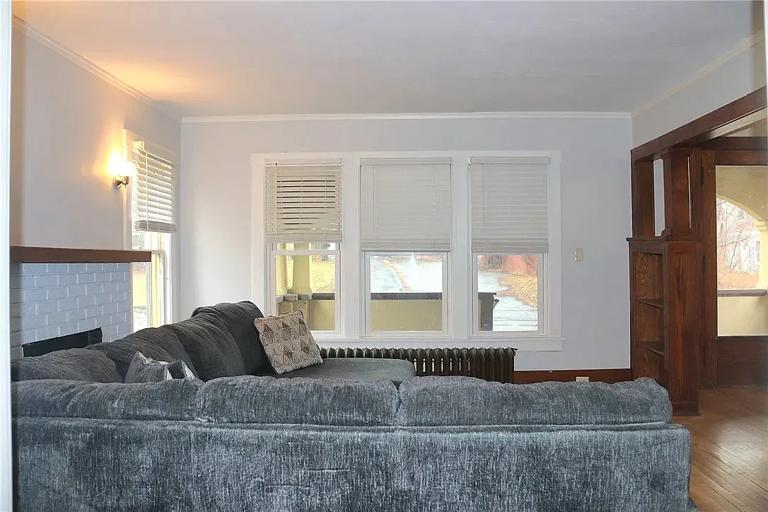 5 bed, 2200 sqft, $3,900 — Photo 1