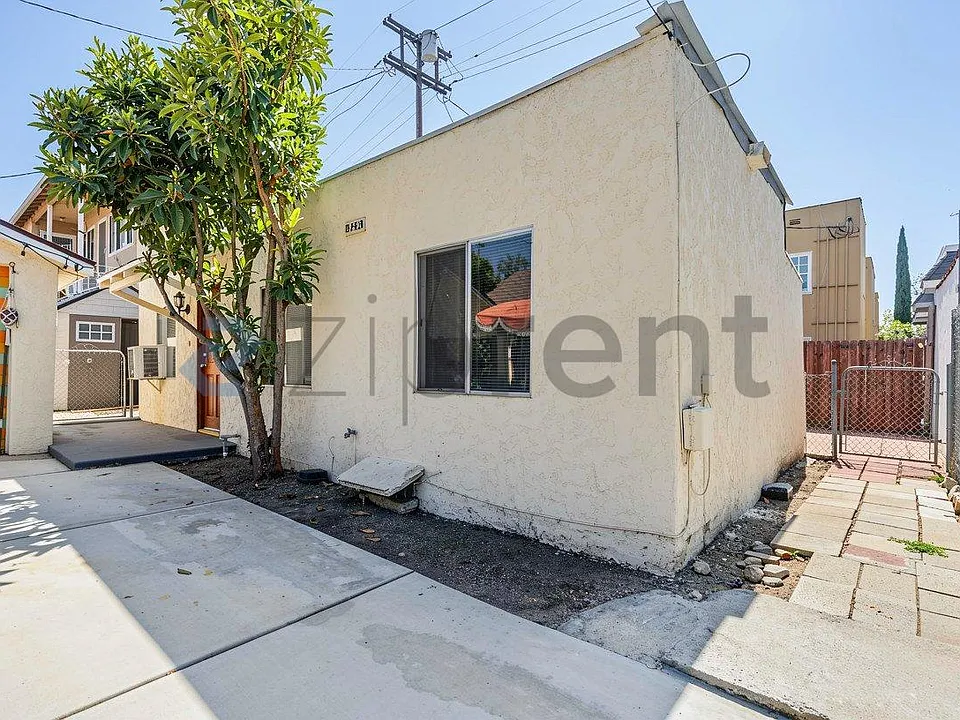 1320 Stanley Ave