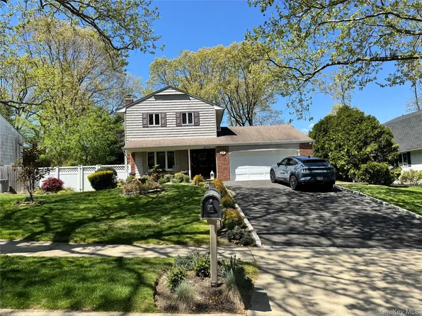 40 Boxwood Dr Drive, Kings Park, NY 11754
